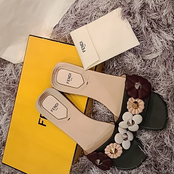 FENDI SANDALS - Picture 2 of 5